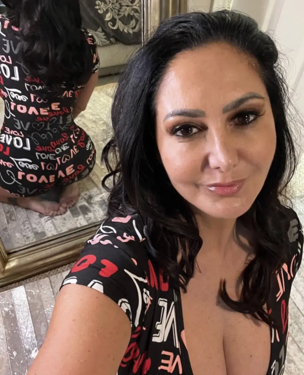lilly63057's tweet photo. Are you really going to scroll without saying good morning 😘🥰 https://t.co/LQDkbAC7EI