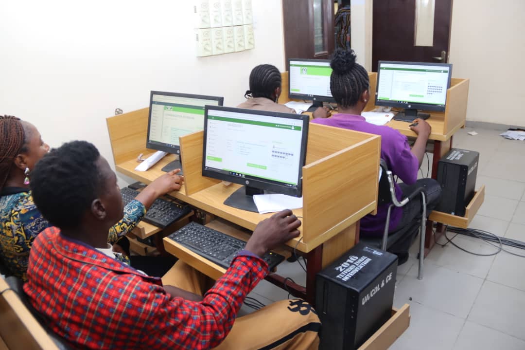 UofANigeria's tweet image. Photos: Our students of the Institute of Education taking their Computer-Based Test (CBT) for 2025.