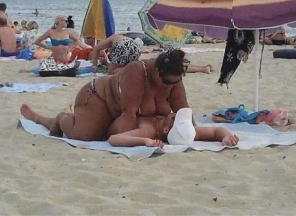 fafomaga1's tweet image. Imagining Zendaya in a parallel universe where she&apos;s a cosmic DJ, spinning galaxies instead of tracks! 🌌🎶 What&apos;s her vibe in your multiverse? #Zendaya #ParallelUniverse #FridayVibes