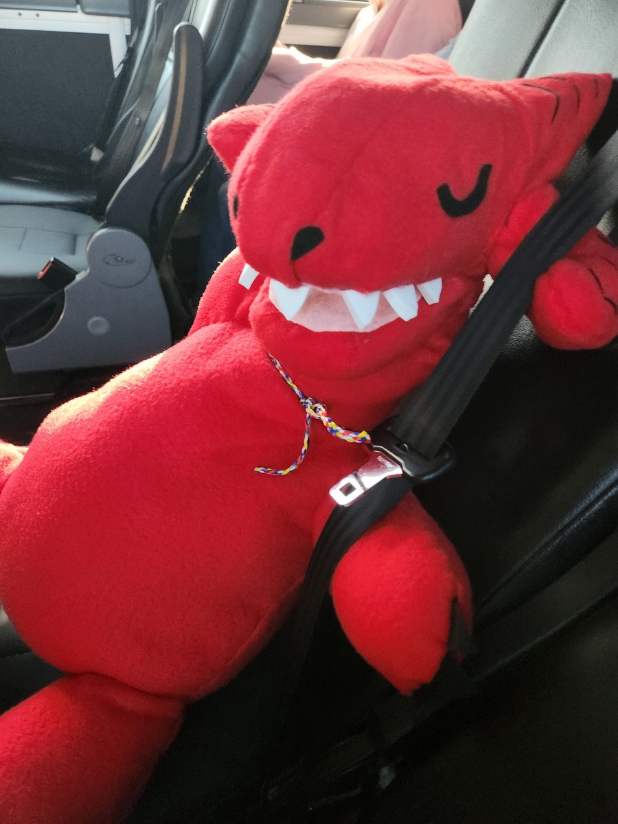 churroach's tweet image. Going to the Texas Renaissance Festival for the 1st time with my little buddy! #dunmeshi #puppet