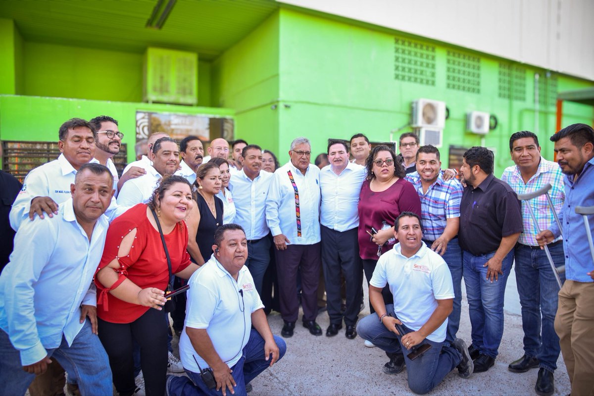 guillermoadamec's tweet image. Junto a Alfonso Cepeda Salas, líder nacional del SNTE, acudí al festejo del Día del Jubilado de la Sección 35, en la Laguna.
Fue un honor saludar a maestras y maestros que dedicaron su vida a formar generaciones.