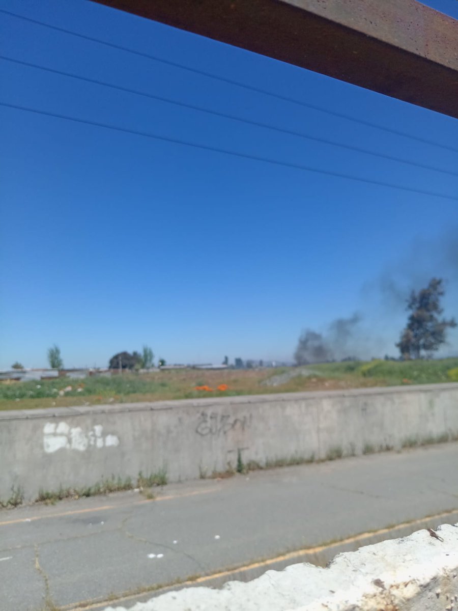 JOSEDIAZT's tweet photo. Irrespirable #Sectorsur de #Rancagua
Quemas en el sector de los #Campamentos y #vertedero ilegal ¿Quien se hace responsable? @seremisaludohi @DPROhiggins @seguridadOHi #Villaparquelaarboleda https://t.co/xGyDT0N6lX