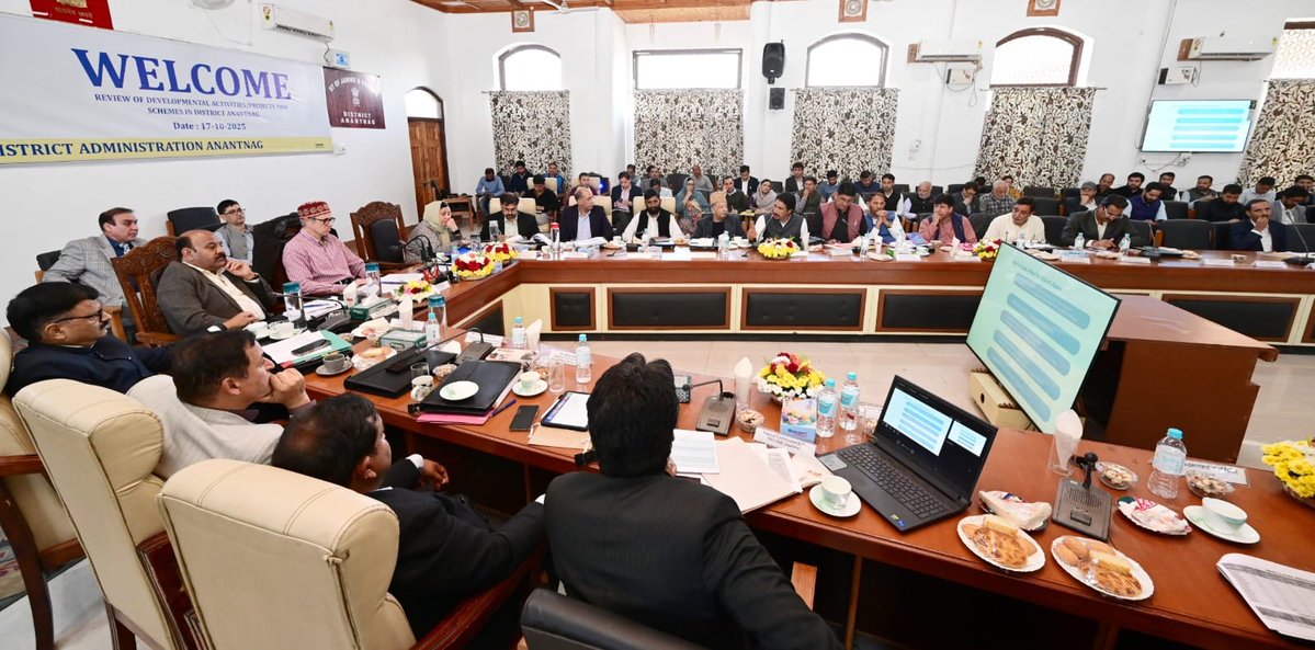 CM Omar Abdullah chaired a review meeting in Anantnag to assess progress of development projects, CSS &amp; District CAPEX 2025–26 implementation. He emphasized timely fund utilization 💼, inter-departmental coordination &amp; accelerated execution of priority works.
CM also inaugurated