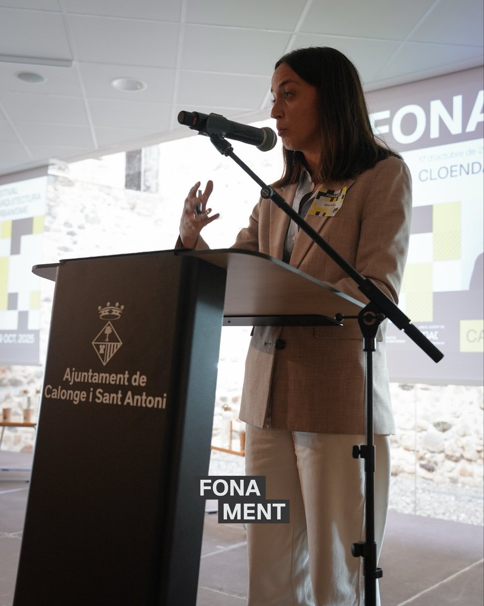 fonamentfest's tweet photo. Intervencions de cloenda de la jornada professional a càrrec de la Sra. Anna Carlero, regidora d'Urbanisme de Calonge i Sant Antoni i la Sra. Júlia Breiz com a vocal del @COACGirona. 

#fonamentfestival #arquitectura #urbanisme #calongeisantantoni #empordà  #catalunyaexperience https://t.co/TCpEj357sa