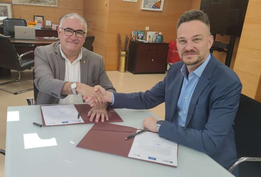 🤝 L’Ajuntament i <a href="/aiguesbcnclient/">Aigües de Barcelona</a> renoven el conveni del programa #MontcadaInclou, que acompanya unes 130 persones amb discapacitat

💧 L’acord permetrà una nova formació en indústria per a 12 participants amb diversitat intel·lectua fins al juny de 2026

bit.ly/3WMApNG
