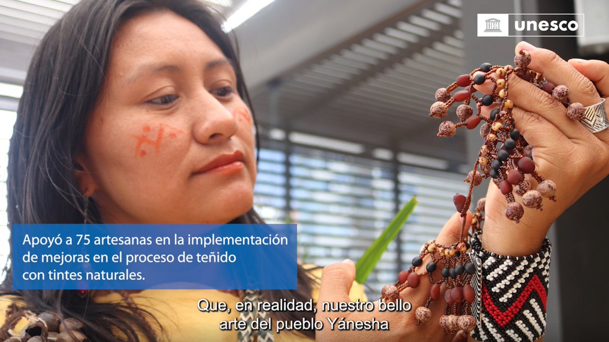 UNESCOperu's tweet image. 🧶 Con apoyo del #ProyectoAmazonía, la Federación de Comunidades #Yánesha trabajó junto con 75 artesanas locales en el rescate de técnicas tradicionales con tintes naturales, fortalecimiento de procesos productivos y apertura de nuevas oportunidades mediante alianzas comerciales.