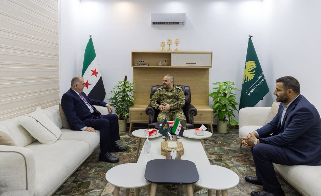 سُعدت بلقاء الأخ وزير الدفاع اللواء مرهف أبو قصرة 
 أتقدم له بخالص الشكر والتقدير على حفاوة الاستقبال وما أبداه من اهتمام بملف إعادة تشكيل الجيش واستقطاب الكفاءات الوطنية من الضباط المنشقين 
لقد كان اللقاء مثمرًا وبنّاءً، وترك انطباعًا عميقًا بما لمسته من رؤيته الوطنية الصادقة.