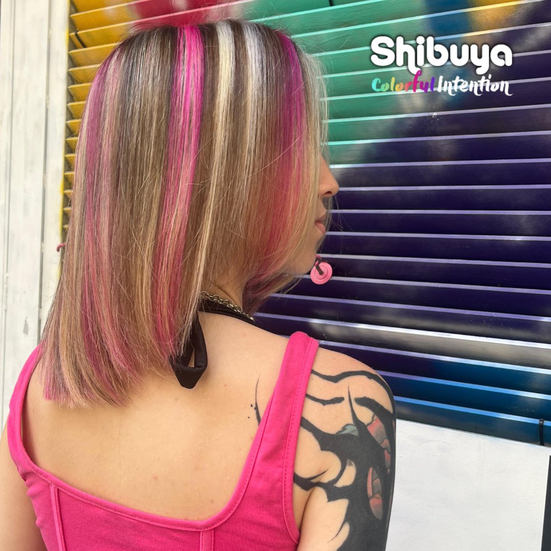 ShibuyaGroup's tweet photo. 💖 Un toque de fucsia, mil razones para brillar.

👉 ¡Pide cita por whatsapp 📲 https://t.co/e1odBLx52M
✂ Hairstylist: @ lytawallace
🌈 Productos: @directionshair

#ColorfulIntention #peluqueriasshibuya #coloresfantasía https://t.co/3jruKxET9c