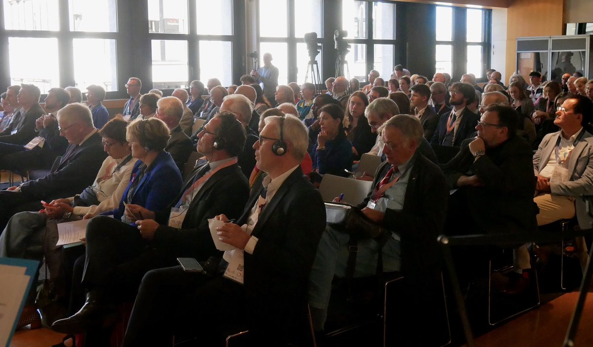 Dem_Prog_PDL's tweet image. 🇫🇷🇪🇺🇩🇪 Au 69e congrès franco-allemand organisé par la @fafaeurope à #Nantes @FdeRugy a rappelé combien les projets européens sont utiles à nos universités, nos entreprises, nos jeunes.
Chérissons la paix, nos liens et les coopérations entre la #France et #Allemagne ! 
@AmbDEenFR