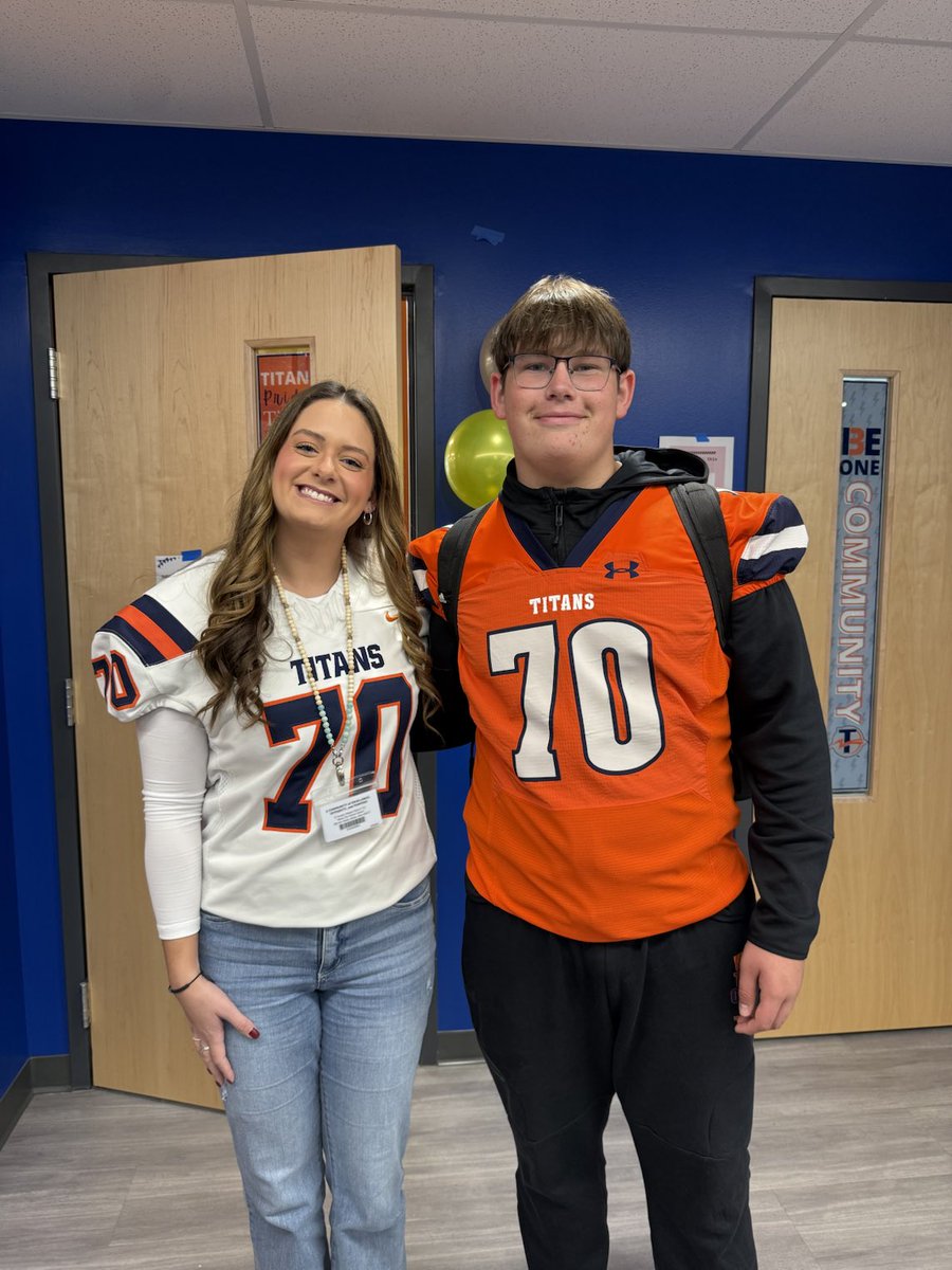 BMHSTitanFB's tweet photo. Today is honor an inspirational teacher/staff member day for Titan Football!Thank you teachers for being a part of this yearly tradition and having a positive impact with our student athletes! Collin Cogar with his inspirational teacher Ms. Schuller! https://t.co/kZzMrisCQ4
