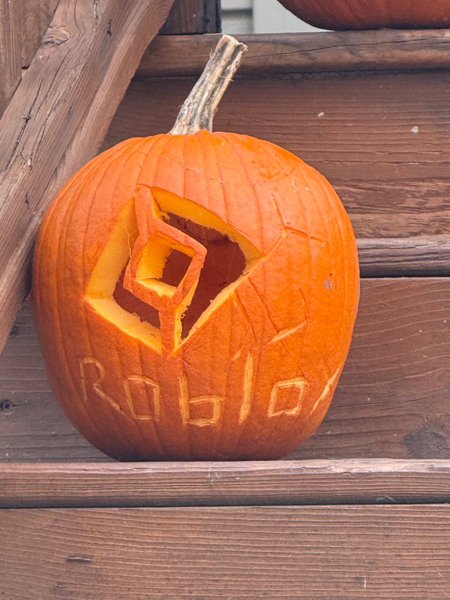 this pumpkin i saw on my walk😭