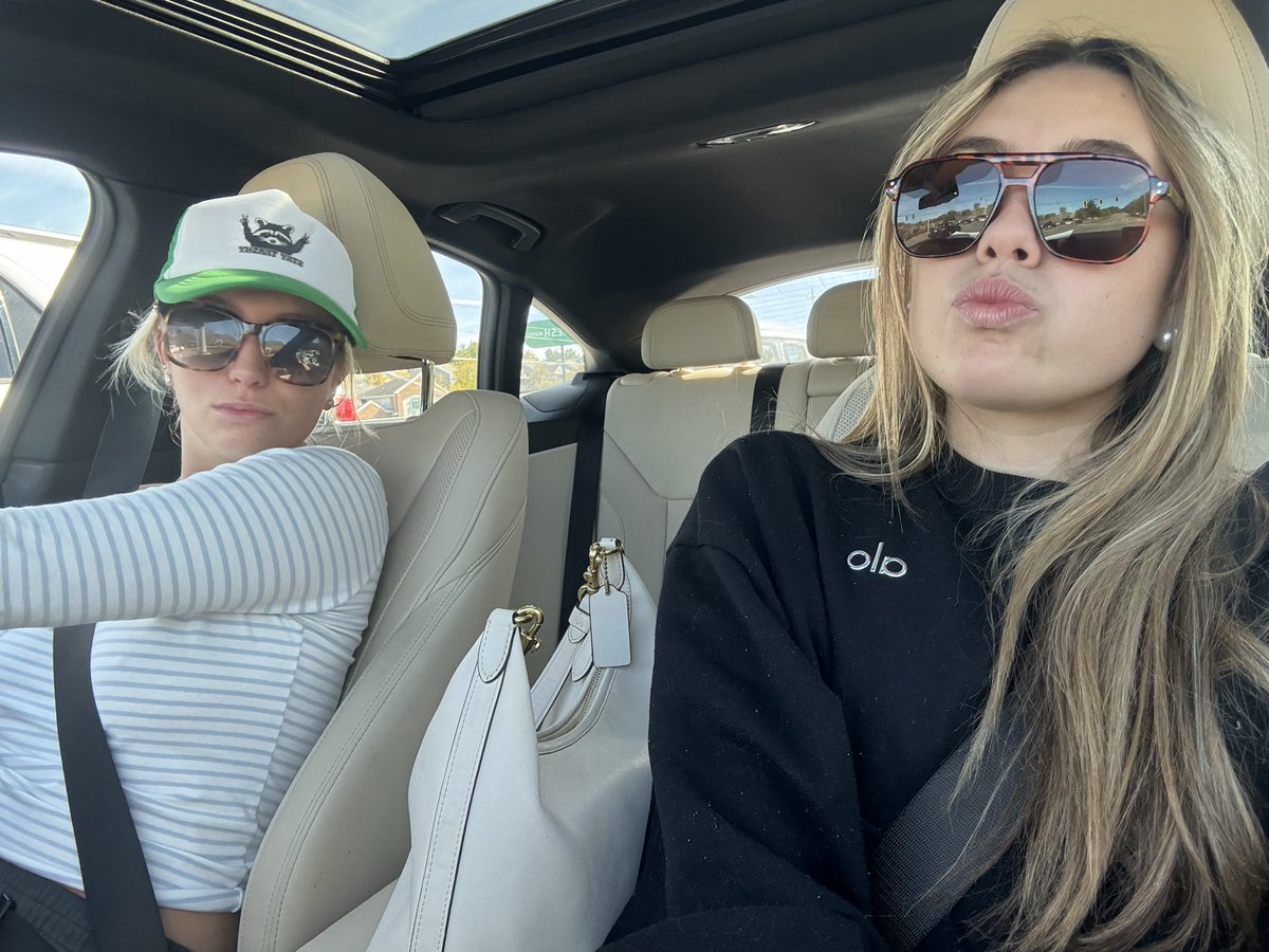 godess_bonnie's tweet image. Going shopping, pay for our clothes losers