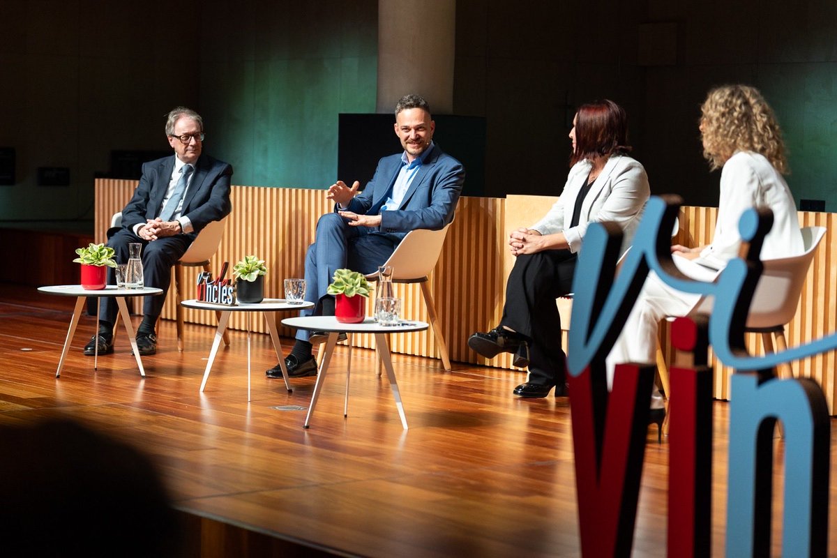 FelipeCamposlh's tweet image. ᴍɪʟɪᴛᴀɴᴛ ᴅᴇ ʟ’ᴇꜱᴘᴇʀᴀɴçᴀ 🤍

Ahir vaig tenir no només l’honor, sinó l’emoció sincera, d’assistir a l’acte d’homenatge a l’Enric Morist Güell, un reconeixement profundament merescut a una vida dedicada a teixir ponts, crear aliances i cuidar persones.

L’Enric no feia…