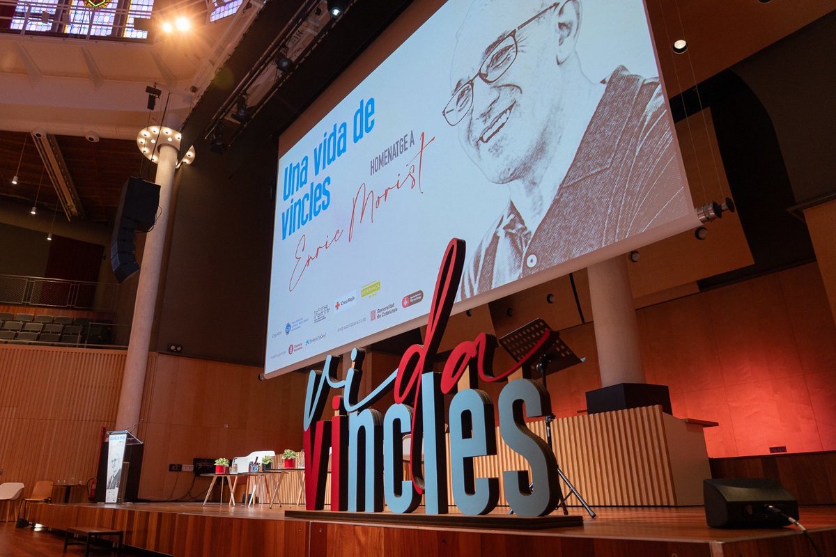 FelipeCamposlh's tweet image. ᴍɪʟɪᴛᴀɴᴛ ᴅᴇ ʟ’ᴇꜱᴘᴇʀᴀɴçᴀ 🤍

Ahir vaig tenir no només l’honor, sinó l’emoció sincera, d’assistir a l’acte d’homenatge a l’Enric Morist Güell, un reconeixement profundament merescut a una vida dedicada a teixir ponts, crear aliances i cuidar persones.

L’Enric no feia…