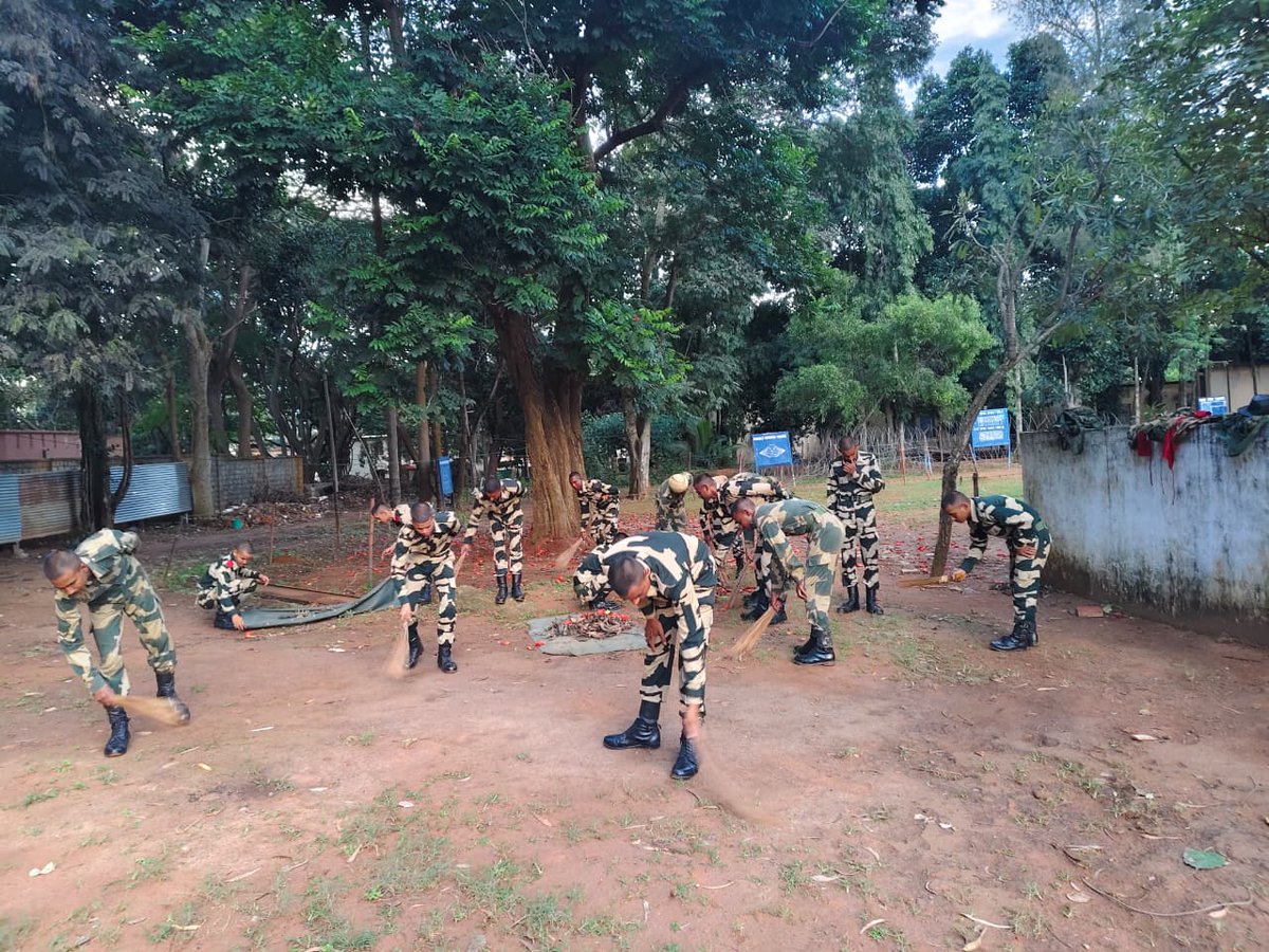 stcbsfbangalore's tweet image. Glimpses of the Cleaning Drive — where teamwork met cleanliness for a better tomorrow.
#SwachhataPakhwada #CleanlinessDrive
 #EcoFriendly
@SwachhBharat
@MoHUA_India
@MoJSDDWS
@SwachhBharatGov
@BSF_India
@BSF_ANO_Command
