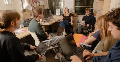 Zephyrine_368's tweet image. The administration at Indiana University Bloomington fired the adviser to the student newspaper and barred the publication from putting out a print edition. The dispute has left student journalists and press advocates accusing the university of censorship.