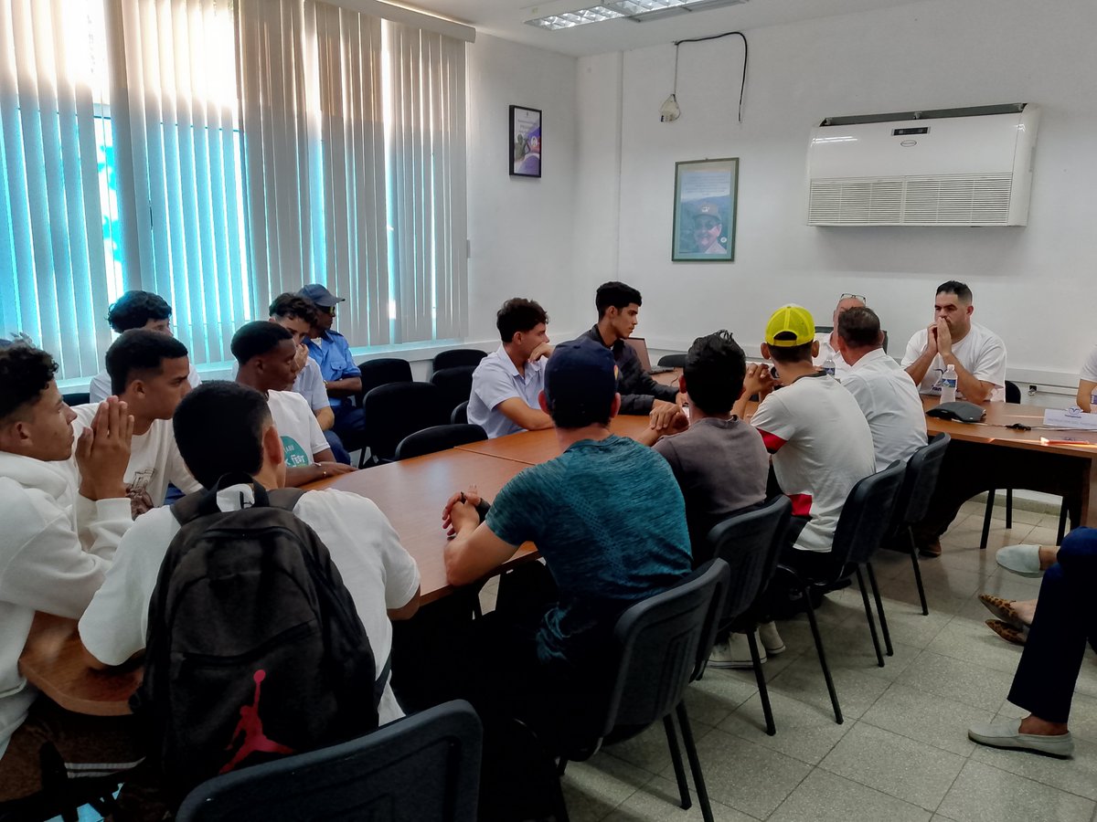 ✨La  máxima dirección de #Transgaviota, intercambia hoy con los jóvenes del Servicio Militar que se  integran a nuestra familia como trabajadores.
Creemos  en la disciplina y el potencial de estos jóvenes, que  aportan valores únicos a nuestro equipo. <a href="/AntillaGran/">꧁🇨🇺Gran Antilla ꧂</a>