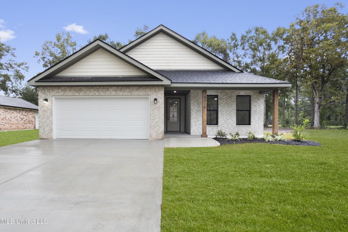 Please allow me to reintroduce myself:

Recent followers, here's a little bit about me:

- Grew up in MN, live in Austin
- Played football <a href="/dartmouth/">Dartmouth 🌲</a>
- Started my career in IB <a href="/Lazard/">Lazard</a> 
- 4 years as Chief of Staff <a href="/famousdaves/">Famous Dave's</a>
- Built a cafe chain with <a href="/deanbphillips/">Dean Phillips</a> 
- Partner at