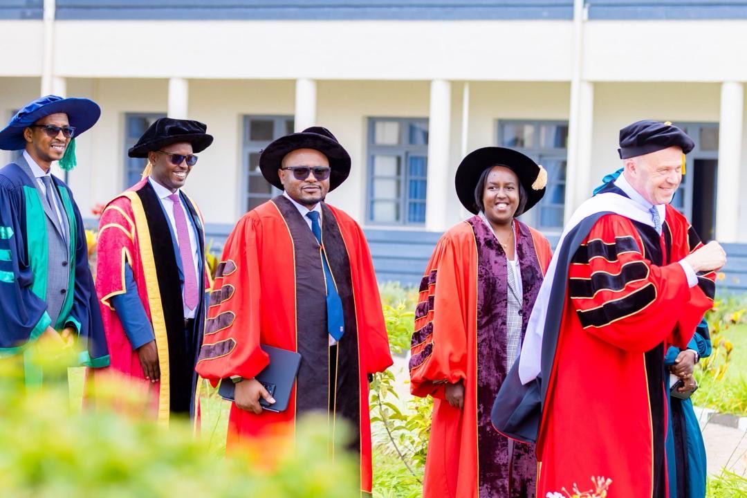 Uni_Rwanda's tweet photo. APPRECIATING EXEMPLARY LEADERSHIP AND TEAMWORK

Behind every successful institution stands a team of dedicated leaders. 

At the University of Rwanda, the Vice Chancellor proudly acknowledges the outstanding support of Dr. Raymond Ndikumana, Deputy Vice Chancellor for Strategic Planning and Administration, and Françoise Kayitare Tengera, Deputy Vice Chancellor for Finance. 

Their professionalism, coordination, and teamwork — alongside other senior leaders and staff — were instrumental in delivering yet another memorable graduation. @mdkayihura @Rayndikumana