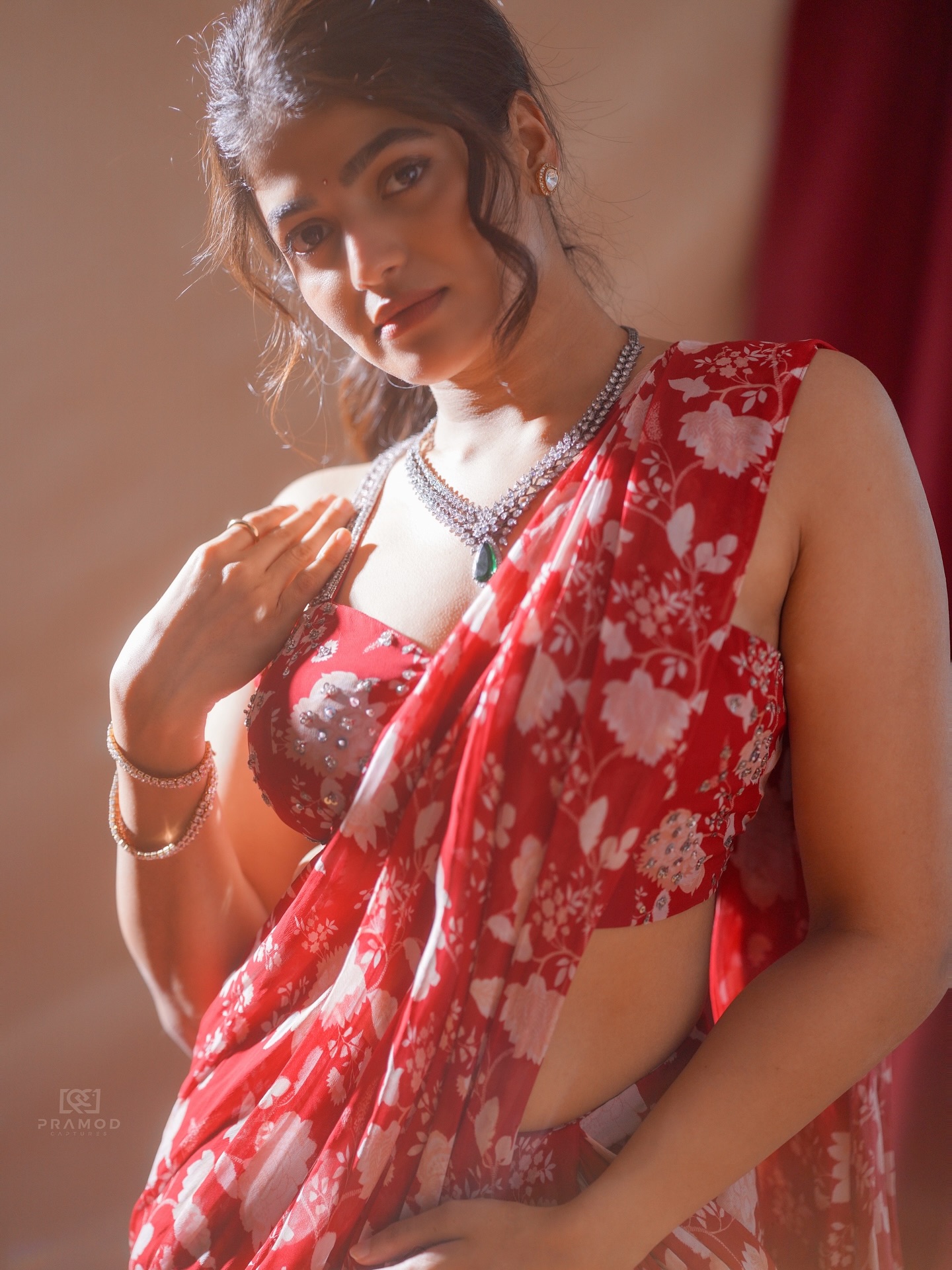 G3ee_6CX0AM34vM?format=jpg&name=large