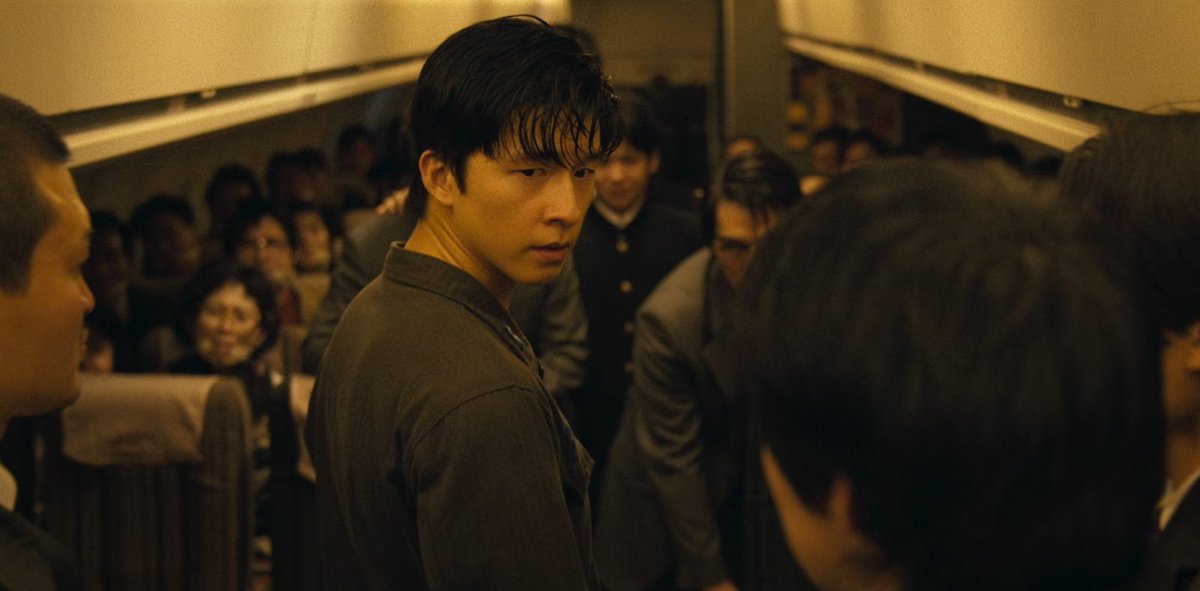 requlus's tweet photo. hong kyung looked his BEST in this movie btw https://t.co/szLUsiBmpq