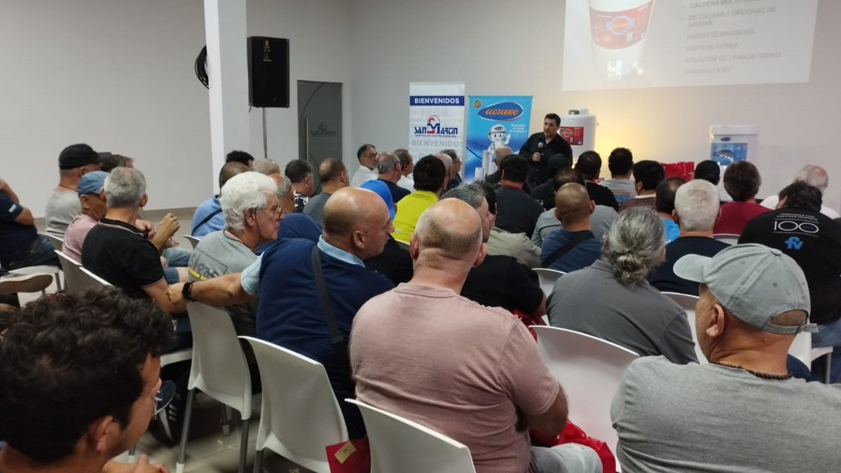 ecotermo's tweet photo. Ayer dictamos una capacitación para gasistas y vendedores de salón de Sanitarios San Martin.
Compartimos un lunch, presentamos el nuevo Termotanque Populi EP53 Alta Recuperación, dictamos una charla técnica respondiendo todas las preguntas y cerramos la noche con sorteos. https://t.co/a70hocLUdC