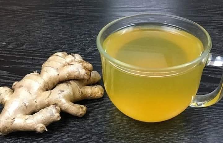 🌿 دن بھر میں 2 پیالی ادرک کا قہوہ ضرور پئیں 🌿

ادرک کا قہوہ ایک شاندار ٹانک ہے جو کئی بیماریوں میں فائدہ دیتا ہے۔
ماہرین کے مطابق یہ درج ذیل 7 بیماریوں اور مسائل میں نہایت مفید ہے:

1️⃣ ہاضمہ تیز کرتا ہے، قبض اور اپھارہ دور کرتا ہے۔
2️⃣ سوزش کو کم کرتا ہے اور دائمی بیماریوں سے