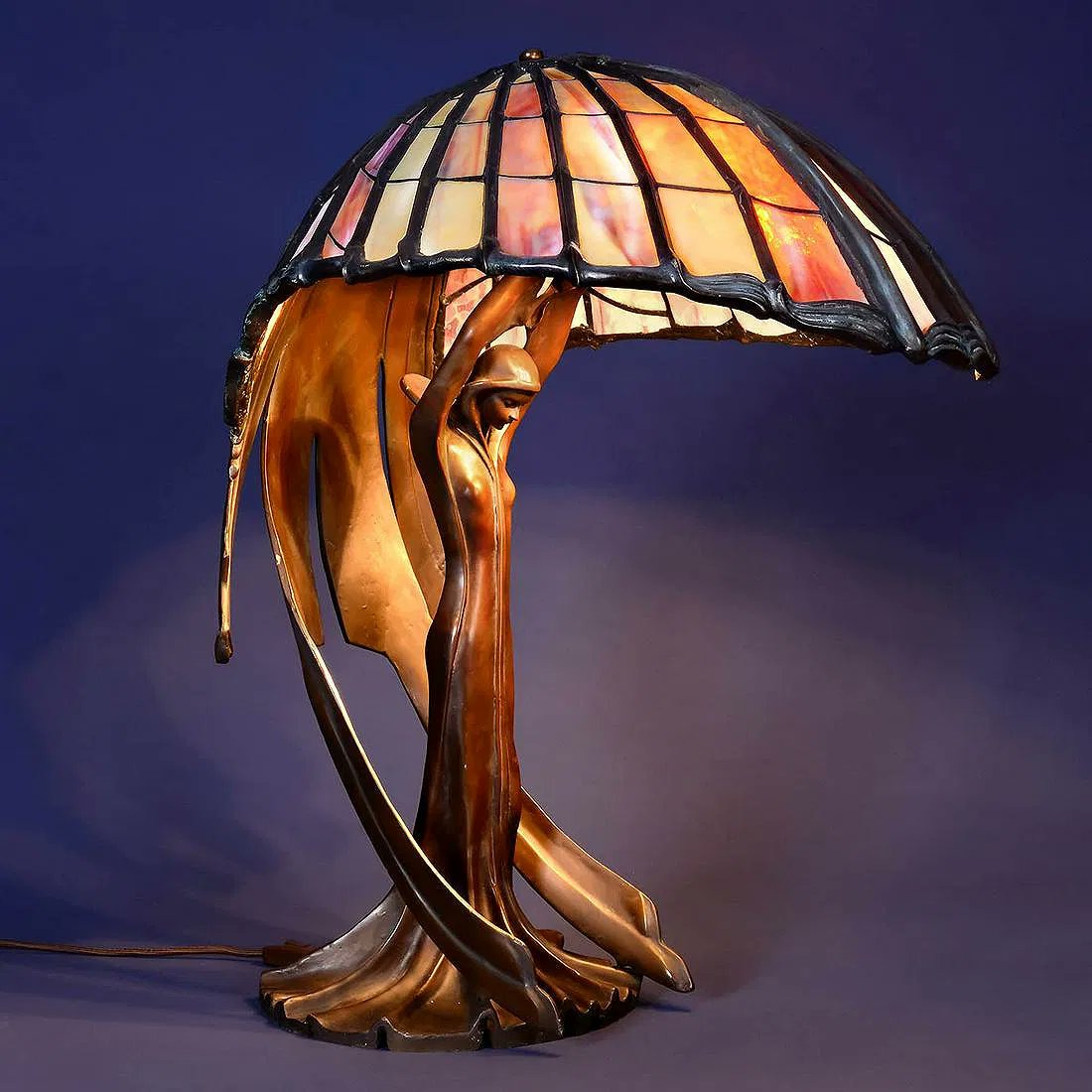 Rincevent_'s tweet photo. La grâce éclaire la nuit ✨🌙
The Lady of the Lamp — une création emblématique de l’Art Nouveau par Peter Behrens (1900s).
Courbes élégantes, lumière douce… quand l’objet devient sculpture ✨🕯️

#ArtNouveau #Design #Art #Inspiration #Insolite #Vintage #ObjetsDArt #Décoration https://t.co/SlwEYETMcY