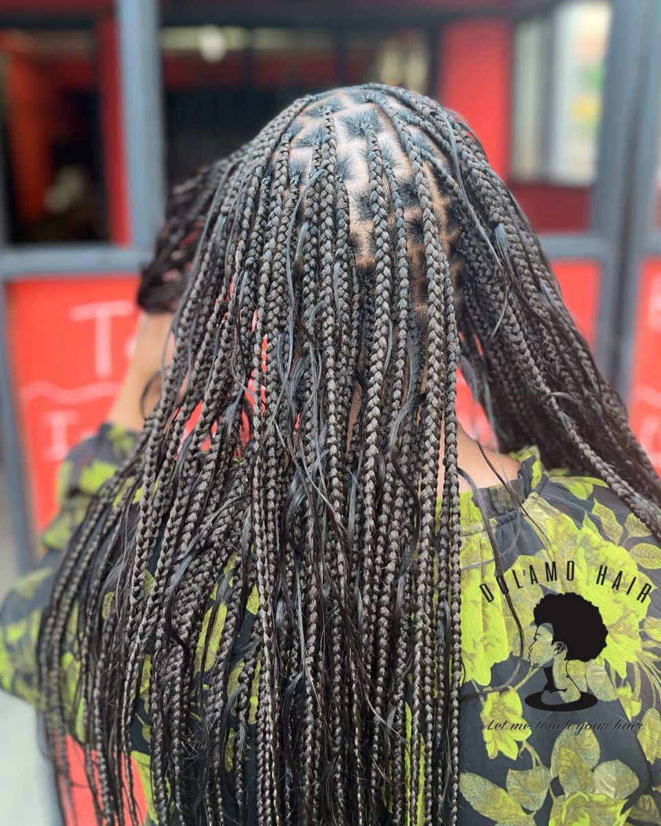 Dolamo_____'s tweet photo. Knotless Water Curl at Dolamo Hair 💈

(To book an appointment text us on WhatsApp ) 0714419985
_______________________________________

Location 📍 
82 meikie tsiane street . 
Dolamo Hair Far East Bank (Google maps,Taxify &amp; Uber )
Open 9am - Close 5pm https://t.co/3SBBo7YRjX