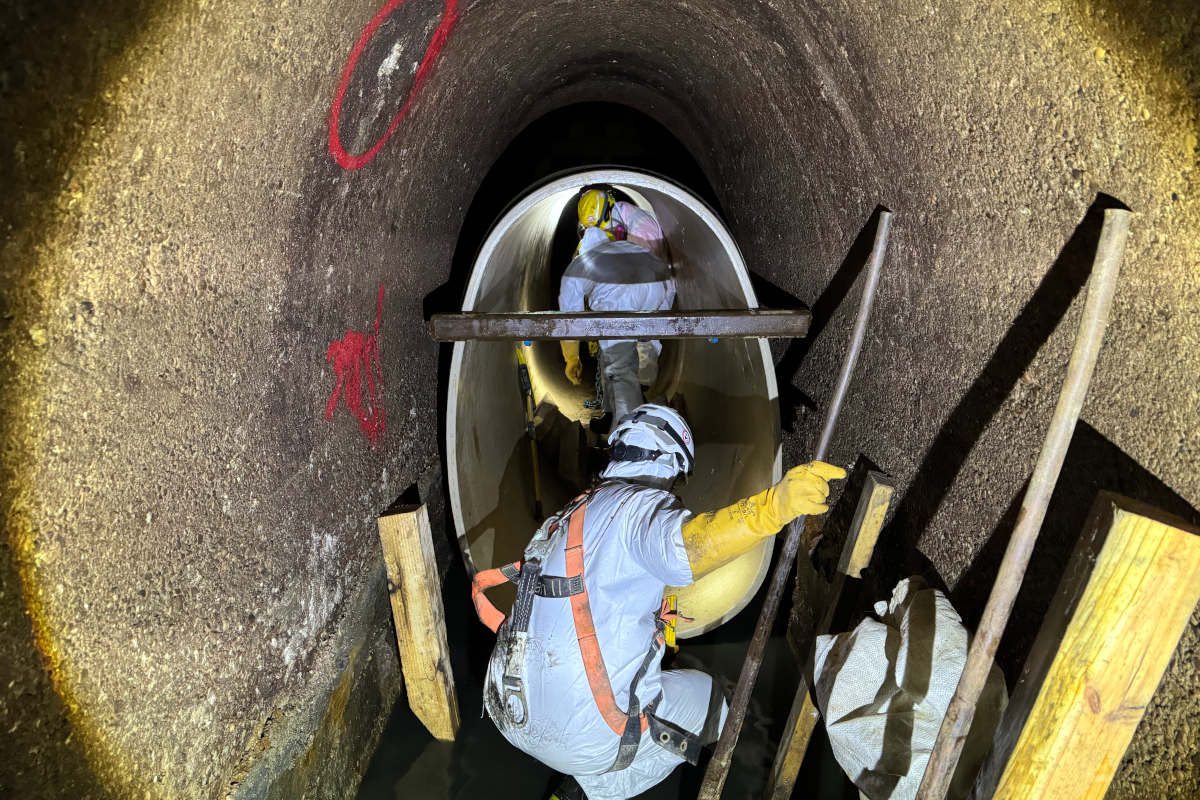 TrenchlessTech's tweet image. The 99 Avenue Sanitary Trunk Rehabilitation – Stage 2 project involved the structural rehabilitation of 1.1 km of an arch-shaped sanitary trunk sewer located approx. 30 m below grade in Edmonton, Alberta. #trenchlesstechnology #innovation #infrastructure  trenchlesstechnology.com/2025-trenchles…