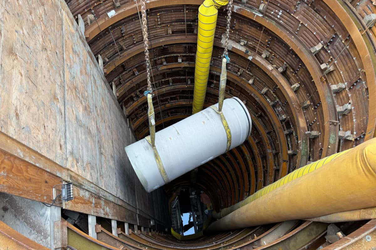 TrenchlessTech's tweet image. The 99 Avenue Sanitary Trunk Rehabilitation – Stage 2 project involved the structural rehabilitation of 1.1 km of an arch-shaped sanitary trunk sewer located approx. 30 m below grade in Edmonton, Alberta. #trenchlesstechnology #innovation #infrastructure  trenchlesstechnology.com/2025-trenchles…