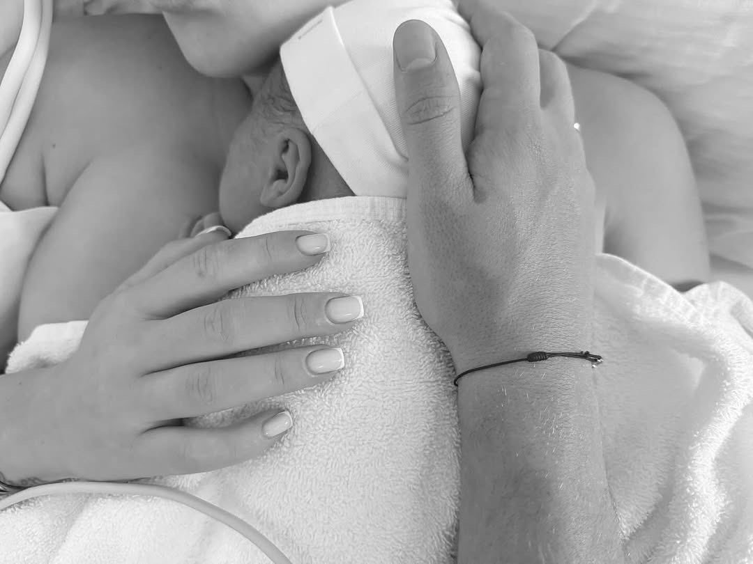 Ferdi Kadıoğlu baba oldu.

• Çift, kızlarına Felicia Sofia Kadıoğlu ismini koydu.