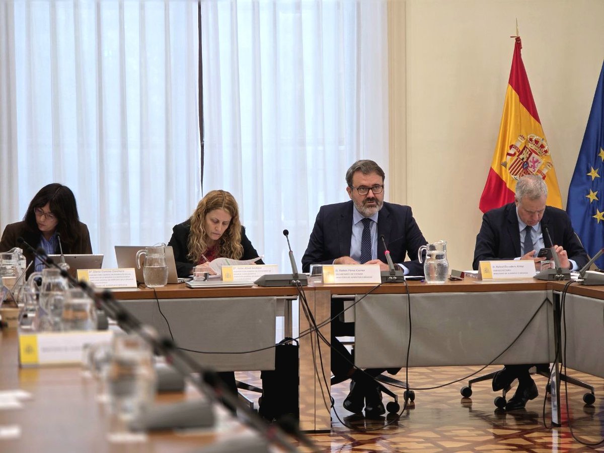 Hoy hemos celebrado la Comisión Sectorial de Infancia y Adolescencia para seguir avanzando con las comunidades autónomas en los acuerdos y líneas de cooperación que se elevarán a la próxima Conferencia Sectorial, prevista para noviembre.
