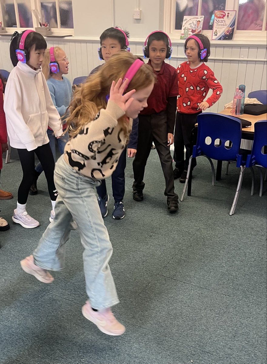 ManorParkSchSM1's tweet image. Year 5 jumped into the immersive Now Press Play experience today and recapped their knowledge on Forces. They loved being immersed in the story and checking their knowledge with a time to climb after. #WeareLEO #mppascience