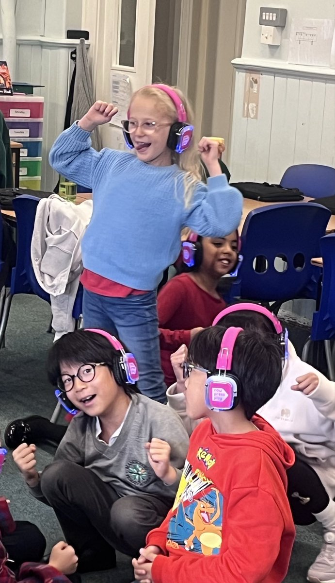 ManorParkSchSM1's tweet image. Year 5 jumped into the immersive Now Press Play experience today and recapped their knowledge on Forces. They loved being immersed in the story and checking their knowledge with a time to climb after. #WeareLEO #mppascience