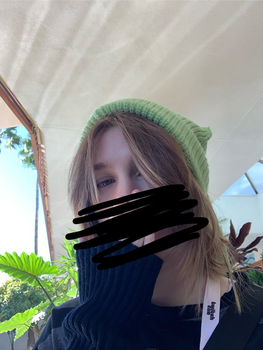 TWITCHCON DAY ONE???? EINT WILL ARRIVE???

if u see a mf with a green hat just assume its me