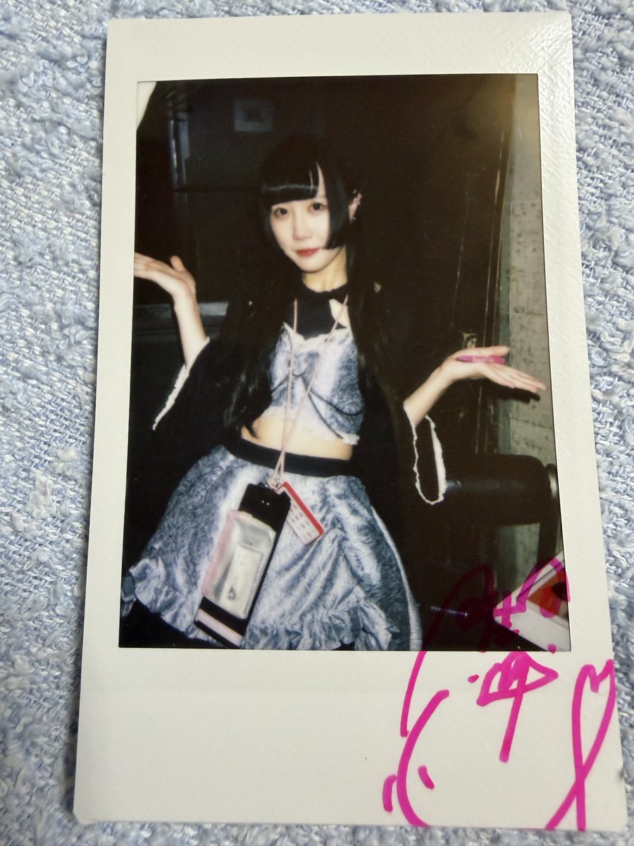 今週平日たくさんLØISLOIDを見たのを不思議がられました笑
行けたら行くスタンスでこれからもそれで！！