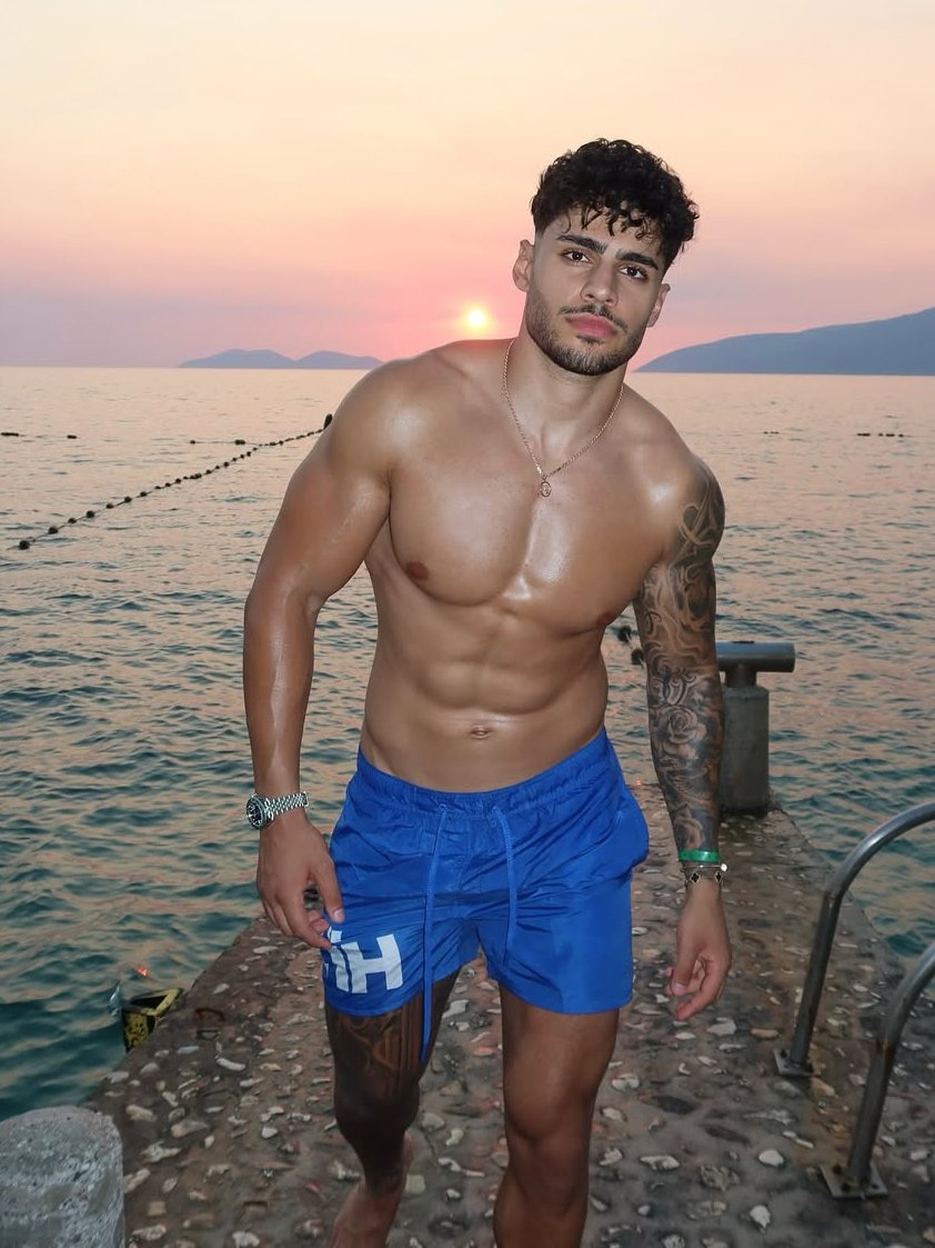 men_legends's tweet photo. Enjoying the view with the #handsome Amir Narad. https://t.co/nBWj439sFE