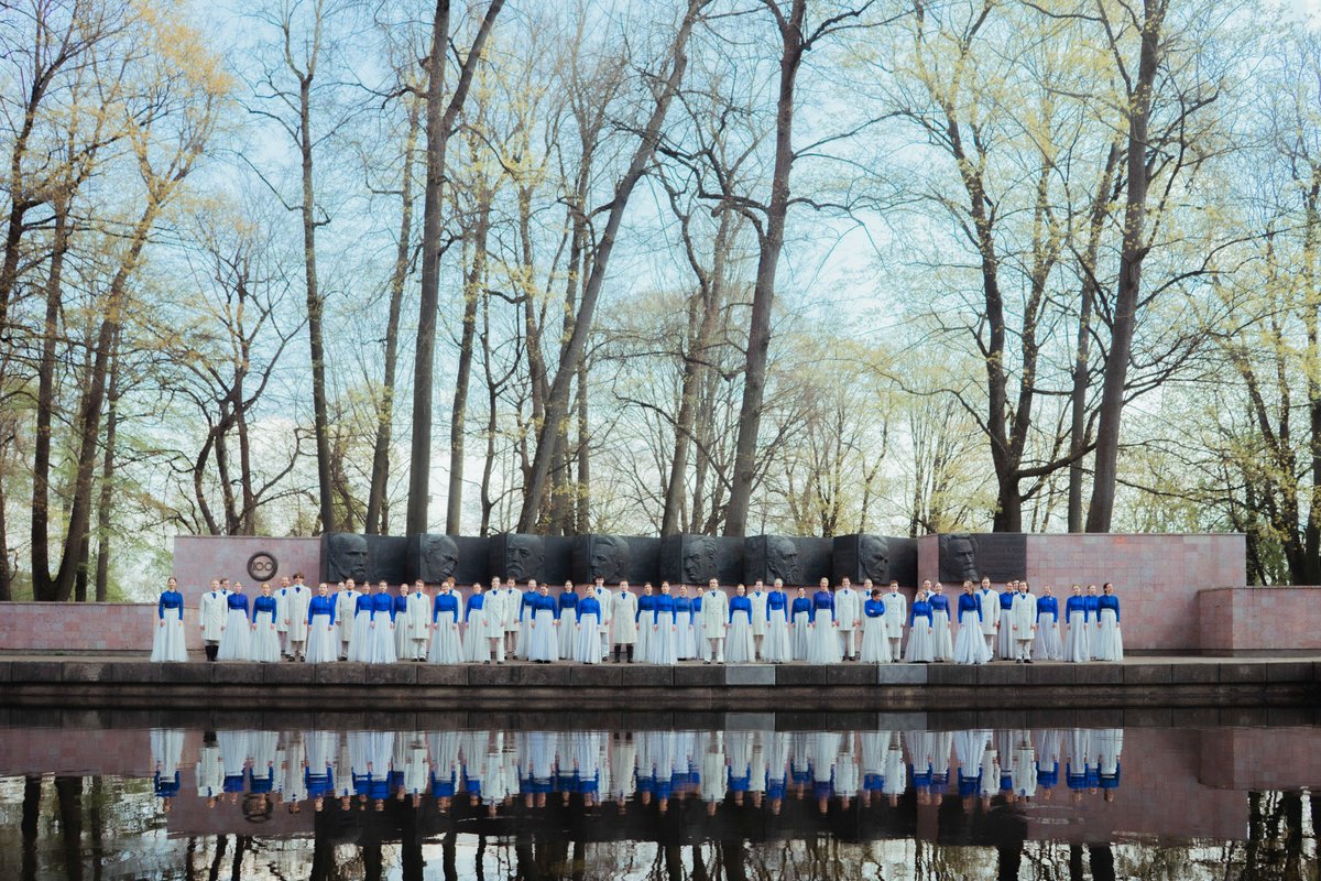 🎼🗣️Igartza Musika Zikloko hurrengo kontzertuan Letoniako abesbatza izango da protagonista:
YOUTH CHOIR KAMER (Riga – Letonia)
🗓️2025/10/21
📍Loinazko San Martin Basilika
⏰20:00
🎼🗣️Dentro de #IgartzaMusikaZikloa el próximo concierto lo protagoniza el coro #YouthChoirKamer