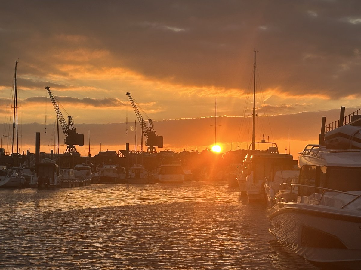 gnsymutterings's tweet image. My pic of the day leaving St Sampsons at daybreak