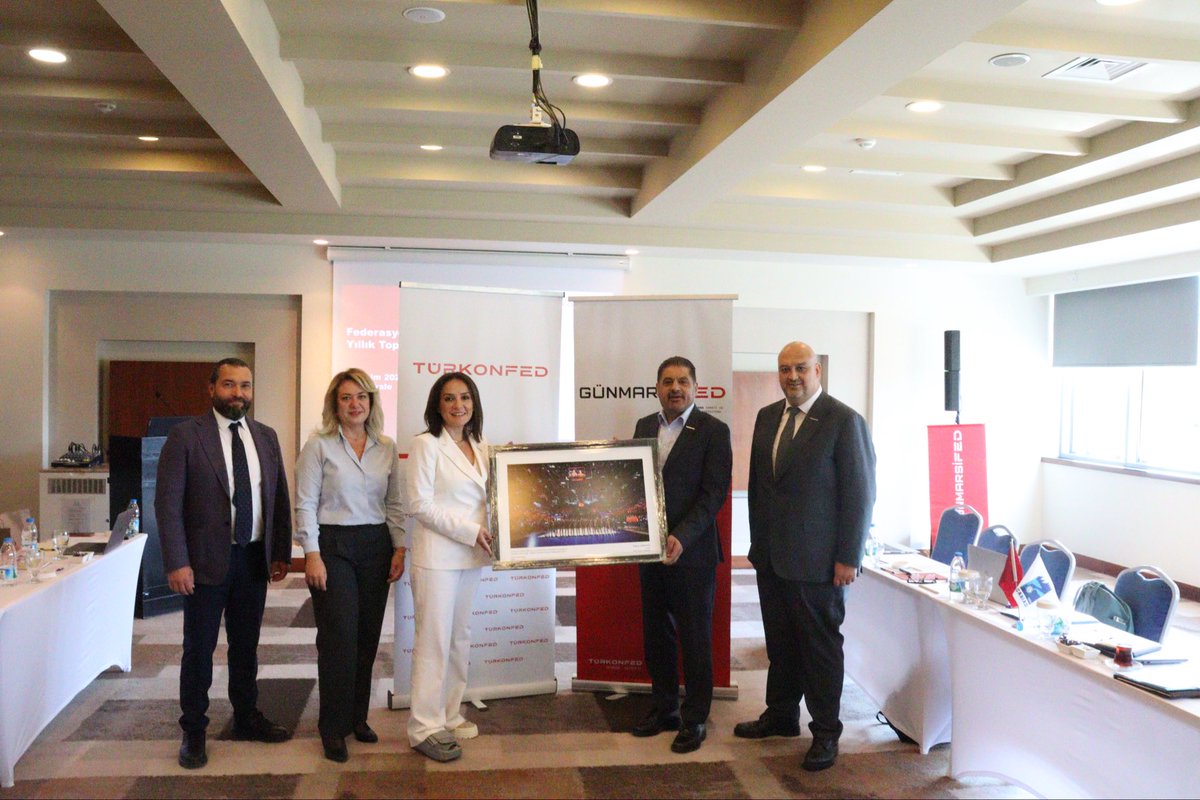 Bugün, Çanakkale’de yıllık TÜRKONFED Genel Sekreterler Toplantımızı gerçekleştirdik. 

Sivil toplum gücünü, ortak bir amaç etrafında bir araya gelmiş insanlardan alır. Ben de TÜRKONFED çatısı altında, Türkiye’nin her yanından iş dünyası federasyonlarının gelişmiş ve kalkınmış bir