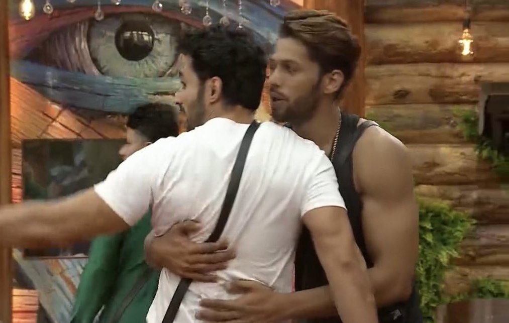 phirLeAayaDil__'s tweet image. #abeer #bobshek will always be superior than any other ship in this bb house😏
#BB19 #BiggBoss19