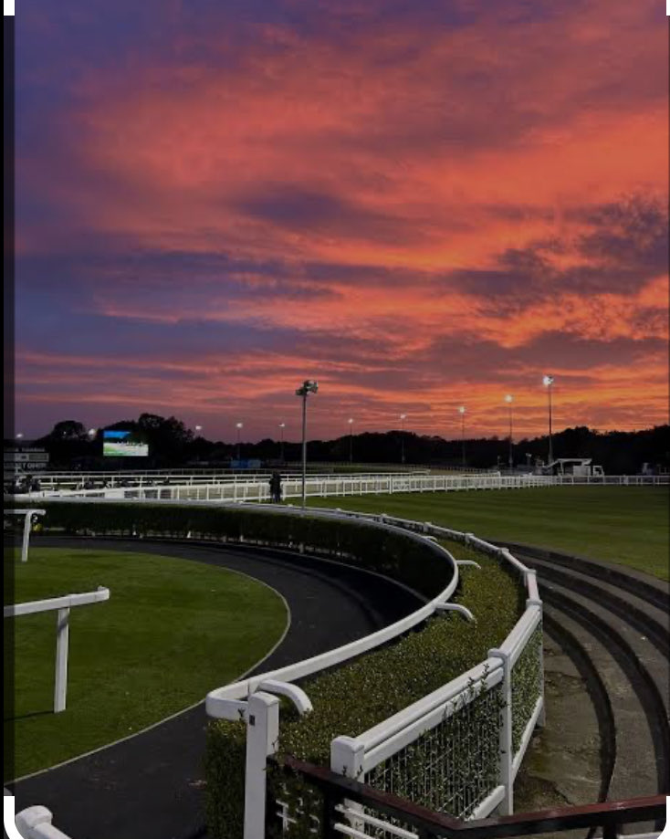 18.00 Newcastle 

Pull The Rug 7/1 ⭐️⭐️⭐️⭐️⭐️

Looks like this filly  should appreciate the stiff test here. Coming into form and a massive chance.