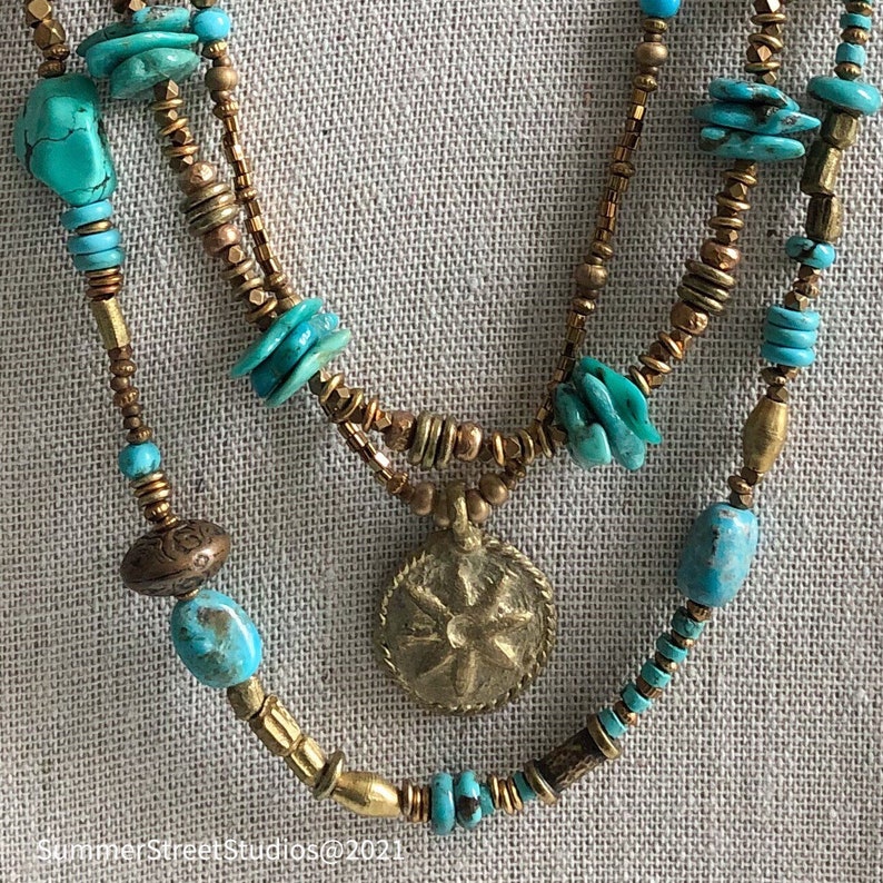 ellin_anderson's tweet image. From the dawn of humanity, artists have crafted beautiful #jewelry using found objects, precious stones, and other natural materials. As the days darken toward the #Solstice, revel in this sun-worshipper’s #pendant #necklace of brass and #turquoise #beads: etsy.com/listing/112287…