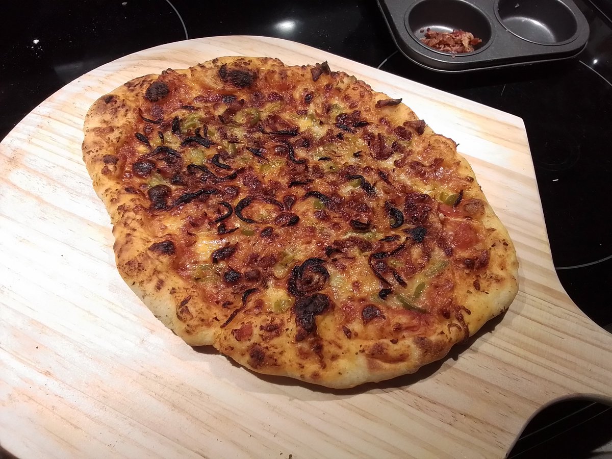 SecludedMemory's tweet image. Where are my pizza people? 
Friday night is pizza 🍕  night. 
Last week's maple bacon, jalapeño, caramelized onion 👌
Home oven on baking steel.