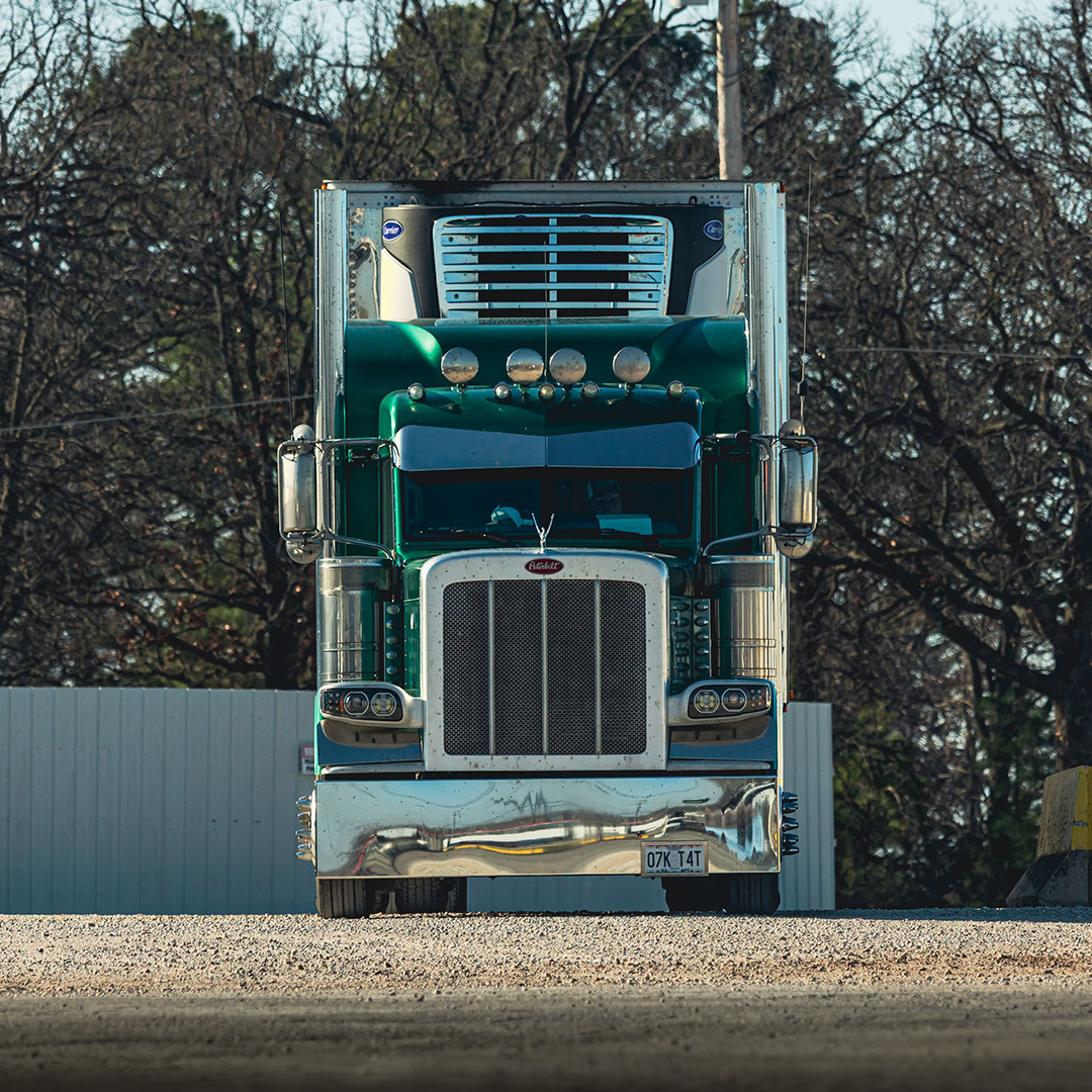 Maple Drive Farm Peterbilt💙

#4StateTrucks #ChromeShopMafia #chromeshop #customtrucks #semitrucks #trucking #bigrig #18wheeler #tractortrailer #cdldriver #truckers #longhaul #diesel #cooltrucks