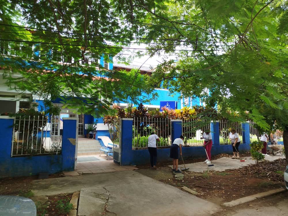 Trabajo voluntario en saludo al 34 Aniversario de <a href="/Acorec_Cuba/">ACOREC S.A</a> , a celebrarse el próximo 22 de octubre.
<a href="/MINCEX_CUBA/">MINCEX🇨🇺</a> 
<a href="/GecomexCuba/">GECOMEX_CUBA</a>