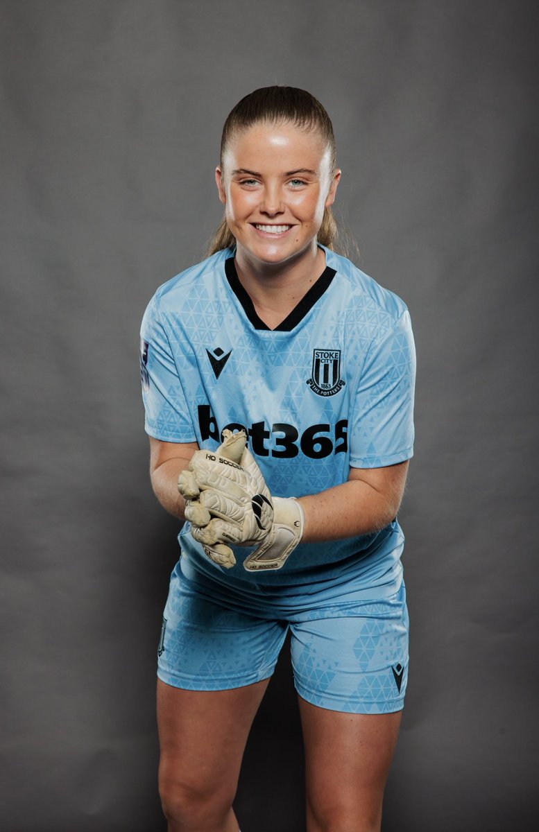 Lucy Farrell tweet media