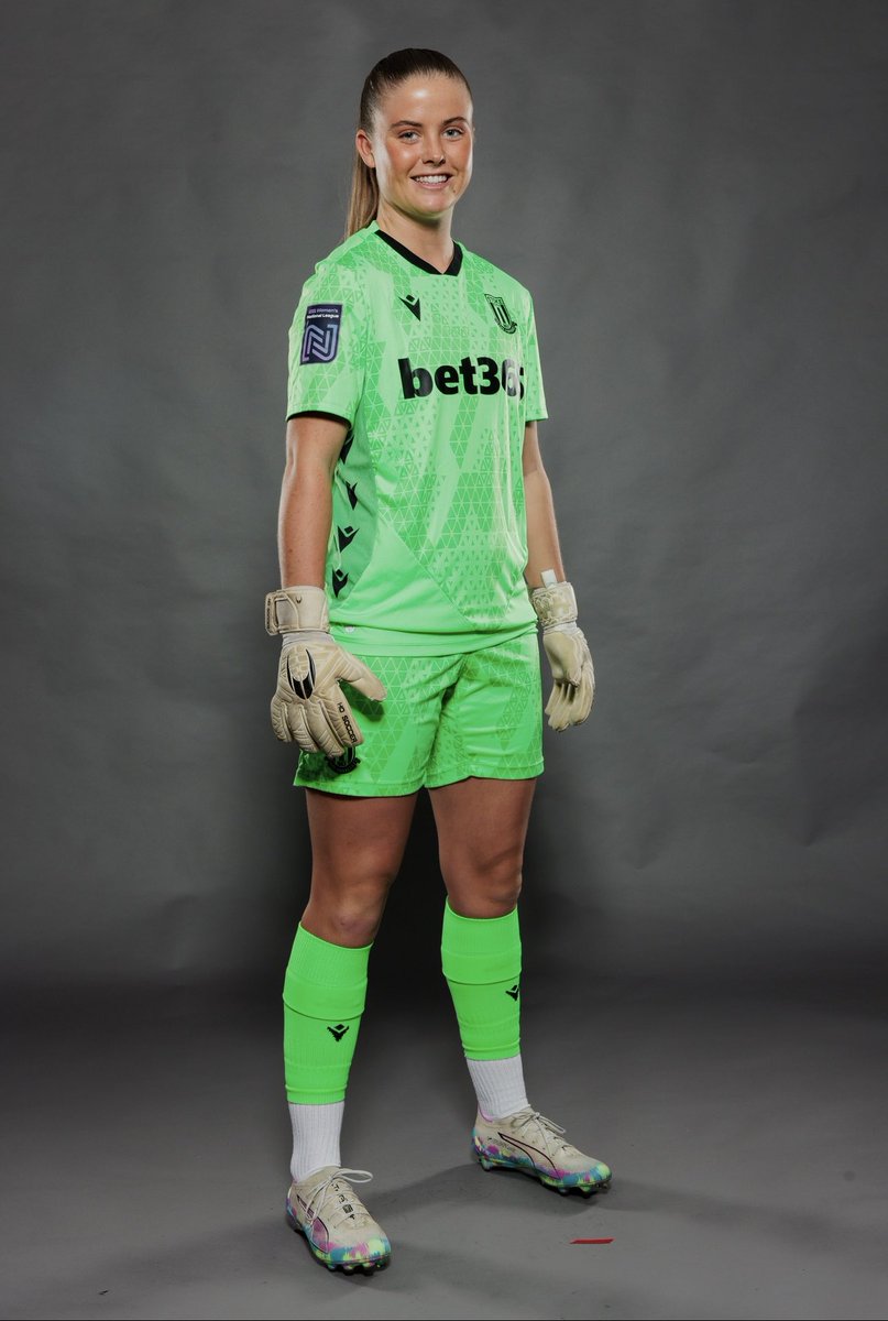 Lucy Farrell tweet media