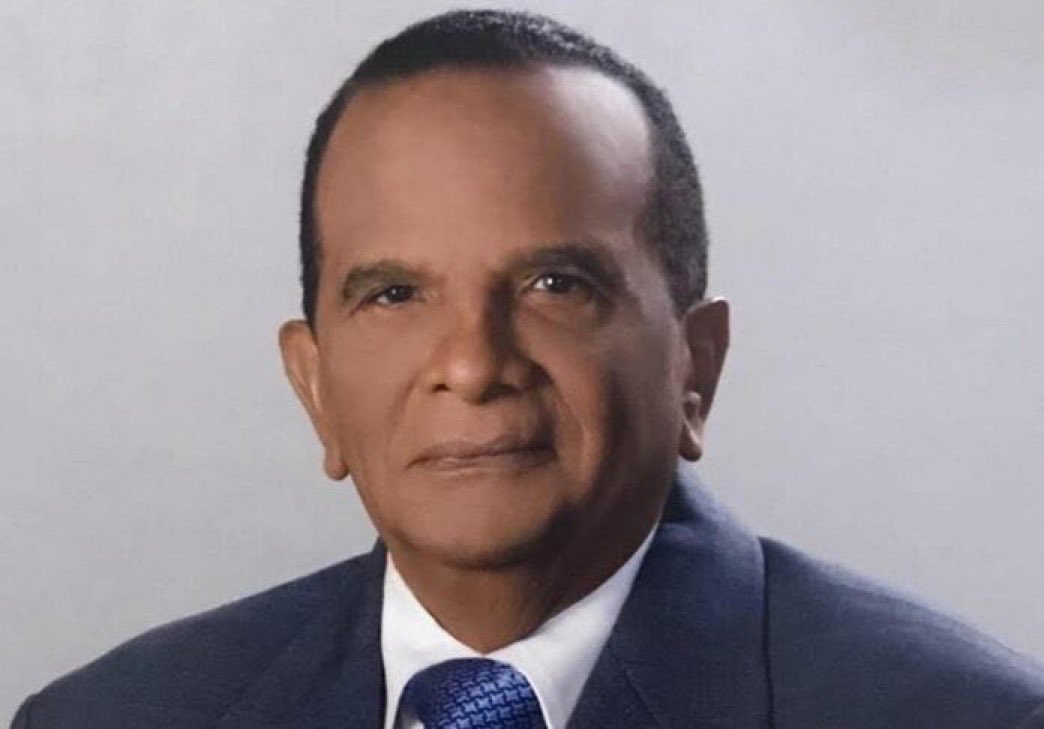Aneudy De León M. |🥇🇩🇴 (@aneudydeleonm) on Twitter photo Lamentando el fallecimiento del compañero Vicente Sanchez Baret, un guerrero de la democracia, y gran servidor público. Mis condolencias y abrazos solidarios hacia la familia Sanchez Henriquez, su esposa, <a href="/yadirahenriq/">Yadira Henriquez</a> y sus hijos. Esperando que Dios les de fortaleza espiritual Lamentando el fallecimiento del compañero Vicente Sanchez Baret, un guerrero de la democracia, y gran servidor público. Mis condolencias y abrazos solidarios hacia la familia Sanchez Henriquez, su esposa, <a href="/yadirahenriq/">Yadira Henriquez</a> y sus hijos. Esperando que Dios les de fortaleza espiritual
